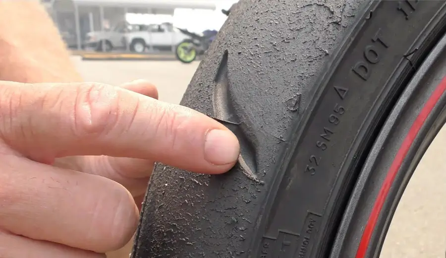 تعویض لاستیک موتورسیکلت